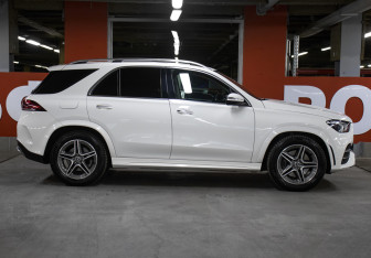 Подержанный автомобиль Mercedes-Benz GLE 2020 года (4 фото)