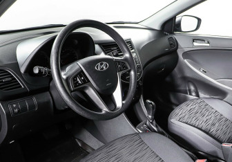 Подержанный автомобиль Hyundai Solaris Sedan 2014 года (12 фото)