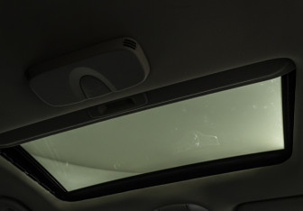 Подержанный автомобиль Infiniti Q70 2015 года (16 фото)