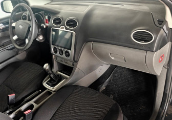 Подержанный автомобиль Ford Focus Hatchback 2010 года (9 фото)