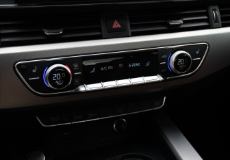 Подержанный автомобиль Audi A4 Sedan 2021 года (17 фото)