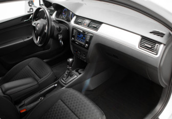 Подержанный автомобиль Skoda Rapid Liftback 2016 года (24 фото)