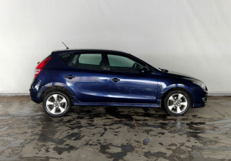 Подержанный автомобиль Hyundai i30 Hatchback 2010 года (7 фото)