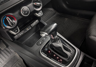 Подержанный автомобиль Kia Rio Hatchback 2021 года (19 фото)