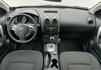 Подержанный автомобиль Nissan Qashqai 2009 года (11 фото)