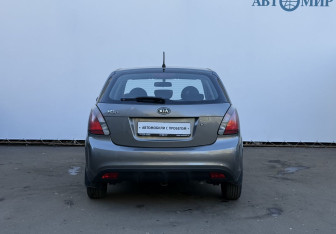 Подержанный автомобиль Kia Rio Hatchback 2011 года (6 фото)
