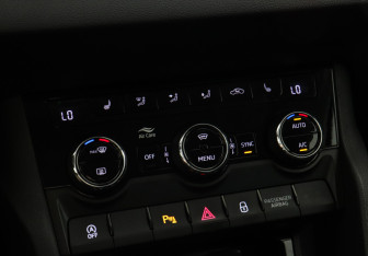 Подержанный автомобиль Skoda Karoq 2020 года (13 фото)