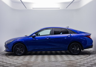 Подержанный автомобиль Hyundai Elantra Sedan 2021 года (2 фото)