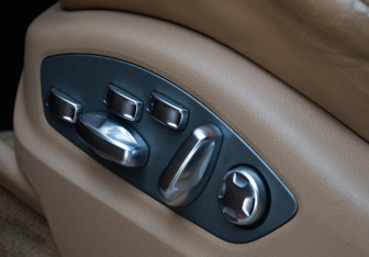 Подержанный автомобиль Porsche Cayenne 2012 года (19 фото)