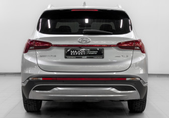 Подержанный автомобиль Hyundai Santa Fe 2021 года (6 фото)