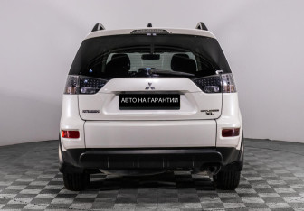 Подержанный автомобиль Mitsubishi Outlander 2012 года (4 фото)