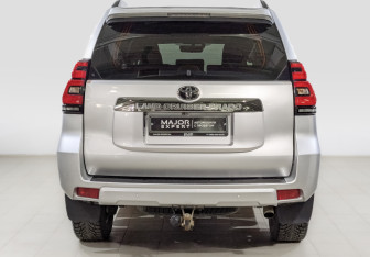 Подержанный автомобиль Toyota Land Cruiser Prado 2018 года (6 фото)