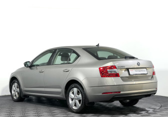 Подержанный автомобиль Skoda Octavia Liftback 2019 года (7 фото)