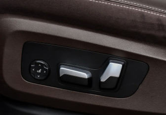 Подержанный автомобиль BMW X5 2023 года (17 фото)