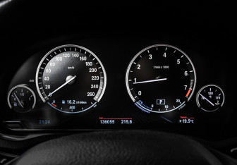 Подержанный автомобиль BMW X4 2015 года (10 фото)