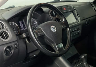 Подержанный автомобиль Volkswagen Tiguan 2010 года (12 фото)