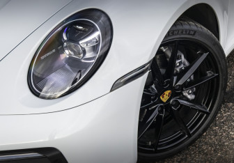 Подержанный автомобиль Porsche 911 Coupe 2020 года (2 фото)