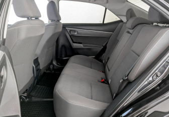 Подержанный автомобиль Toyota Corolla Sedan 2018 года (12 фото)