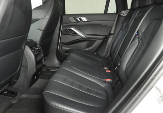 Подержанный автомобиль BMW X6 2020 года (10 фото)