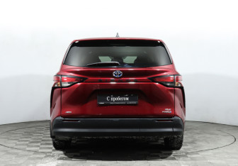 Подержанный автомобиль Toyota Sienna 2021 года (6 фото)