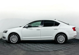 Подержанный автомобиль Skoda Octavia Liftback 2018 года (8 фото)