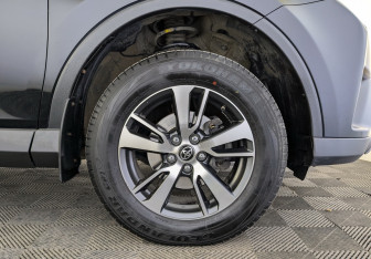 Подержанный автомобиль Toyota RAV4 2018 года (18 фото)
