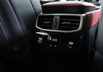 Подержанный автомобиль Lexus RX 2022 года (16 фото)
