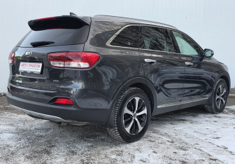 Подержанный автомобиль Kia Sorento 2017 года (5 фото)