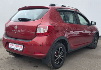 Подержанный автомобиль Renault Sandero 2014 года (5 фото)