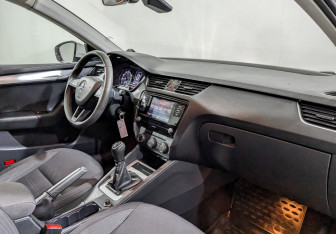 Подержанный автомобиль Skoda Octavia Liftback 2019 года (11 фото)