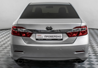 Подержанный автомобиль Toyota Camry Sedan 2013 года (6 фото)