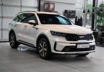 Подержанный автомобиль Kia Sorento 2023 года (3 фото)