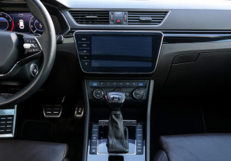 Подержанный автомобиль Skoda Superb Wagon 2016 года (14 фото)