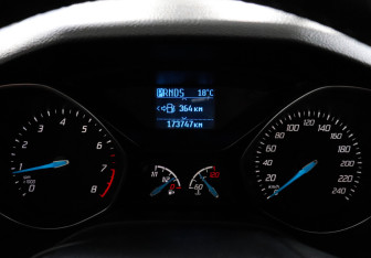 Подержанный автомобиль Ford Focus Sedan 2012 года (11 фото)