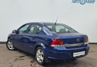 Подержанный автомобиль Opel Astra Sedan 2009 года (7 фото)