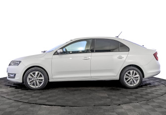 Подержанный автомобиль Skoda Rapid Liftback 2018 года (8 фото)