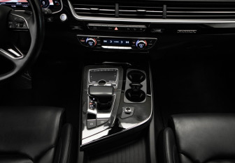 Подержанный автомобиль Audi Q7 2019 года (17 фото)