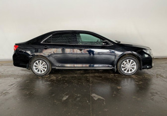 Подержанный автомобиль Toyota Camry Sedan 2014 года (8 фото)
