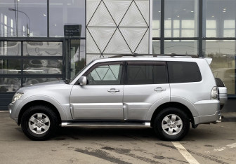 Подержанный автомобиль Mitsubishi Pajero 2011 года (8 фото)