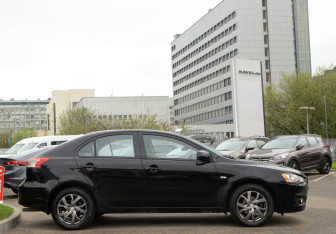 Подержанный автомобиль Mitsubishi Lancer Hatchback 2008 года (3 фото)