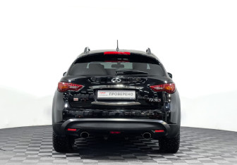 Подержанный автомобиль Infiniti FX 2010 года (6 фото)