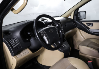 Подержанный автомобиль Hyundai H-1 2018 года (15 фото)