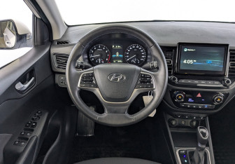 Подержанный автомобиль Hyundai Solaris Sedan 2022 года (21 фото)