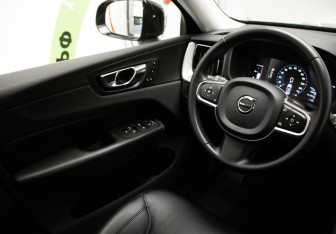 Подержанный автомобиль Volvo XC60 2019 года (16 фото)