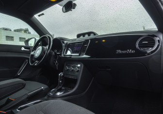 Подержанный автомобиль Volkswagen Beetle Hatchback 2013 года (22 фото)