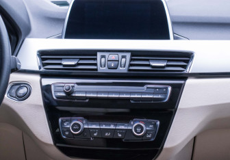 Подержанный автомобиль BMW X1 2019 года (14 фото)