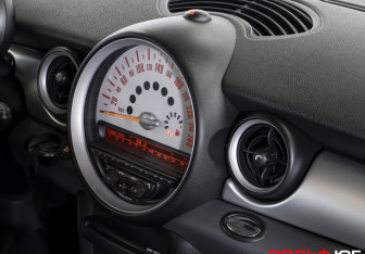 Подержанный автомобиль MINI Hatch 2011 года (15 фото)