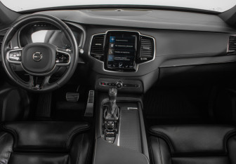 Подержанный автомобиль Volvo XC90 2020 года (13 фото)