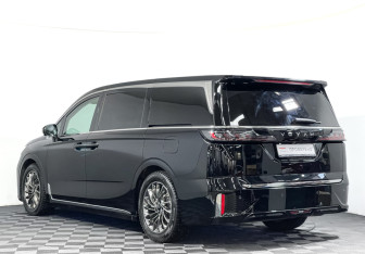 Подержанный автомобиль Voyah Dream 2022 года (7 фото)