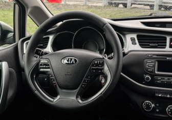 Подержанный автомобиль Kia Ceed Wagon 2013 года (14 фото)